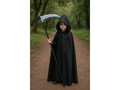 Pelerină cu glugă neagră