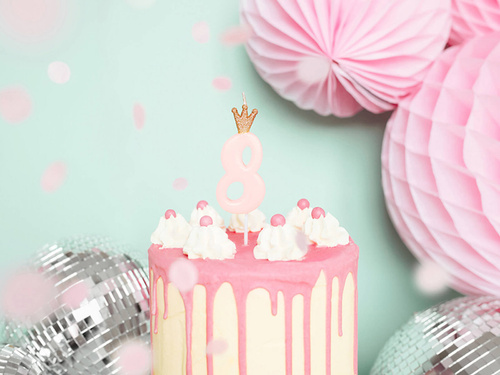 Numărul opt lumânare roz deschis cu coroană - 7 - 1 buc.