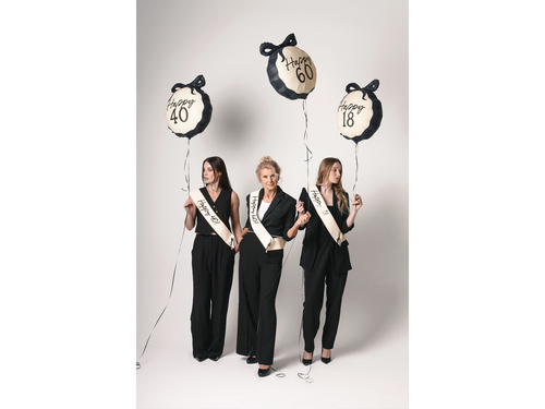 Eșarfă bej cu inscripția Happy 40 - 1 buc.