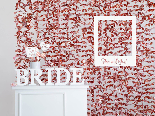 Decor din lemn litera E - alb