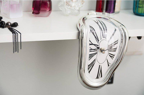 Ceasul cu scurgeri al lui Salvador Dalí