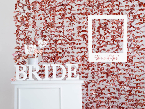 Decor din lemn litera B - alb