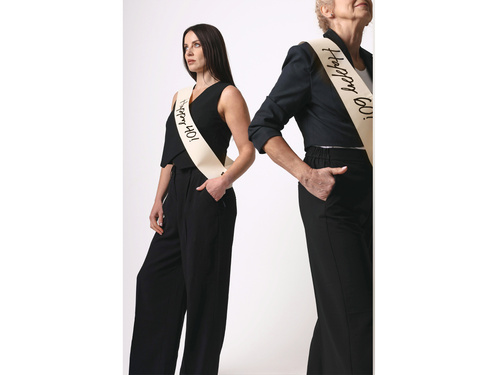 Eșarfă bej cu inscripția Happy 40 - 1 buc.