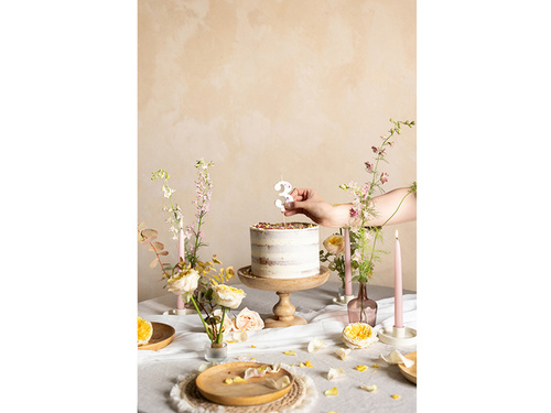 Lumânare număr trei cu petale de flori - 3 - 1 buc.