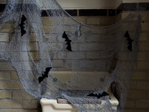 Tifon gri cu lilieci pentru Halloween